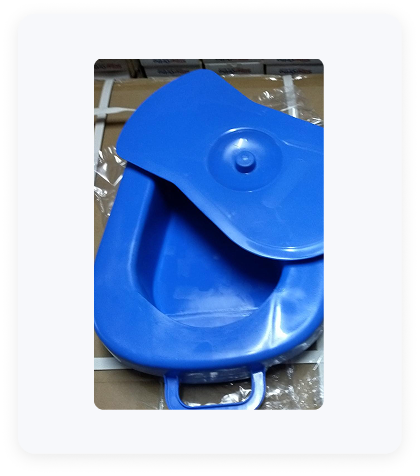 Saima Premium Blue Plastic Bedpan with Odor-Reducing Lid and Handle